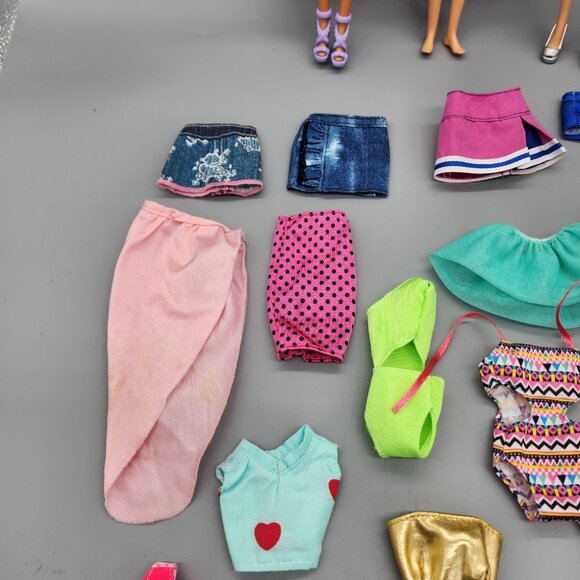 Barbie Dolls Lot w/ 3 Dolls, 30+ Clothes & Accessories Mixed Outfits - Picture 4 of 16